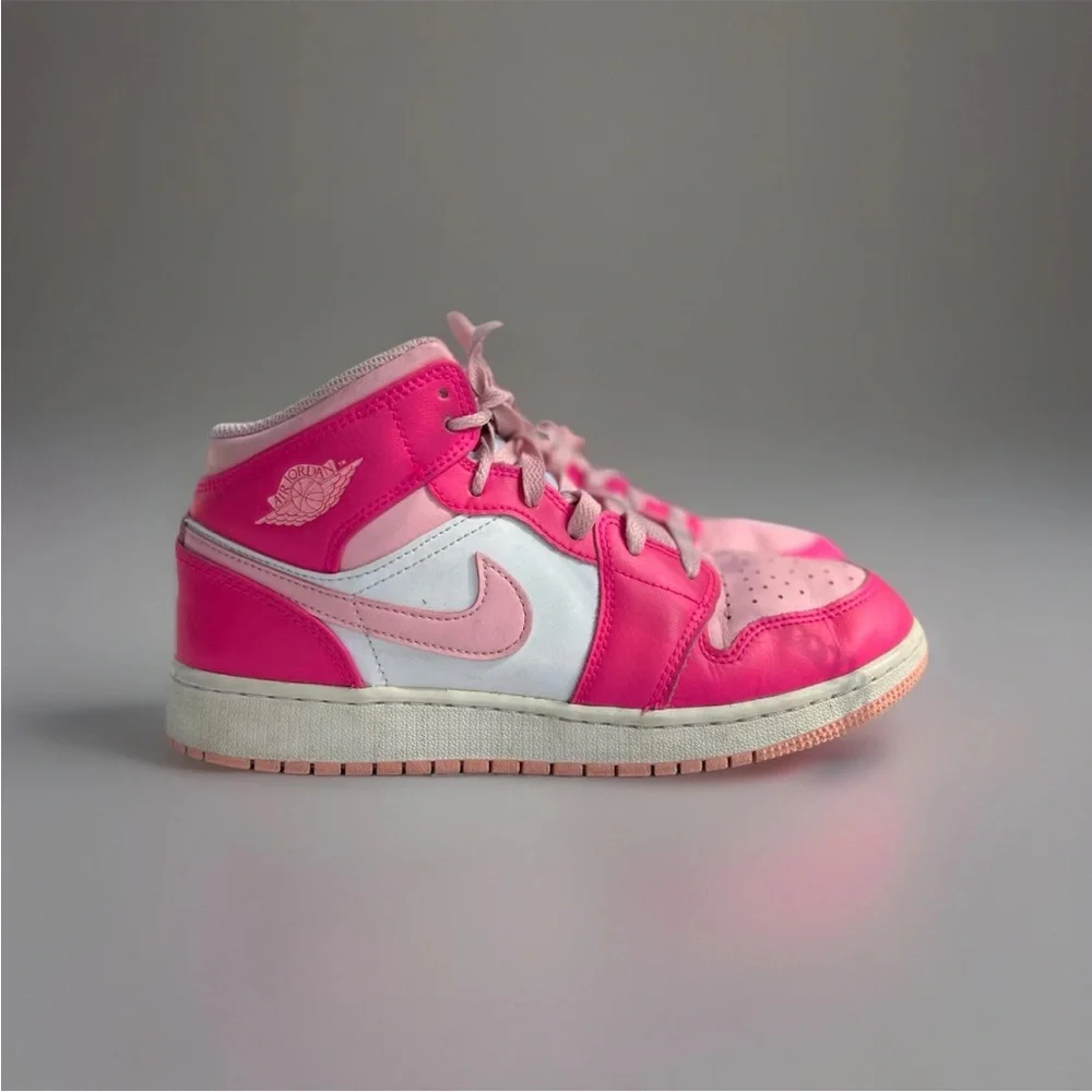 Nike Jordan 1 Mid Fierce Pink GS Youth Size 6.5 Sneakers